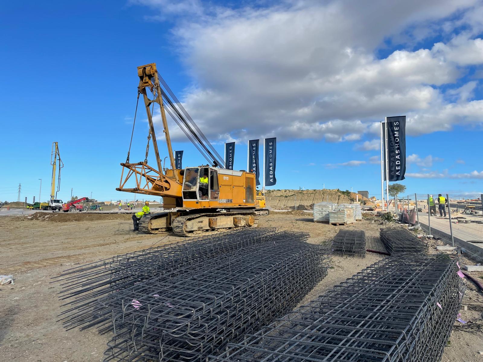 Primeros trabajos en el suelo de la promoción Zeta Valley de AEDAS Homes en Distrito Zeta, Málaga, el primer proyecto que inicia obras. (1)